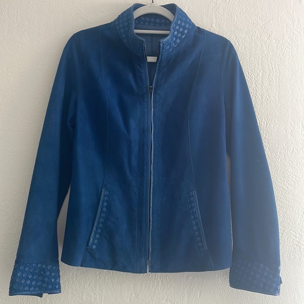 Italian Women’s Reversible Blue Leather and Suede short waisted jacket; Medium - Picture 10 of 16